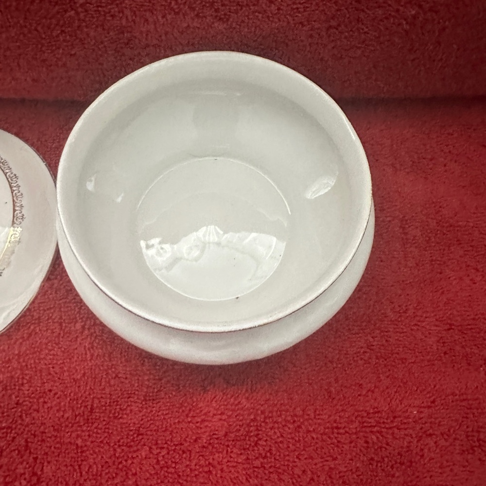 Edwin M. Knowles Sugar Bowl With Gold Trim - Picture 3 of 8